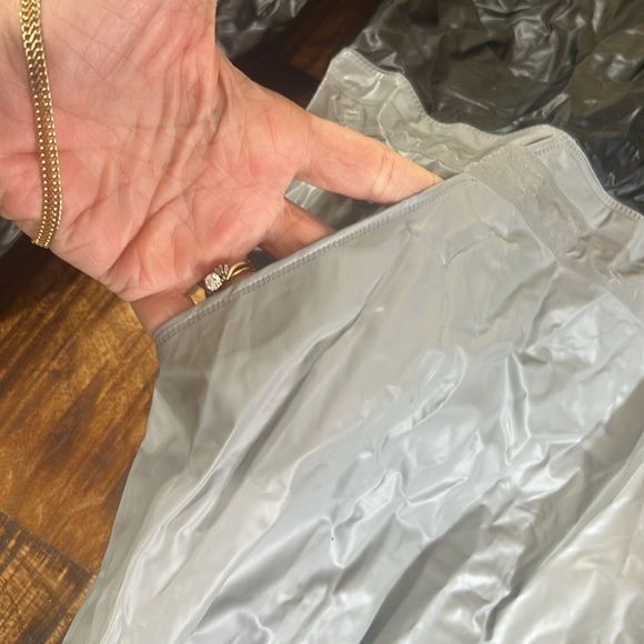 Gold’s gym sauna rain workout jacket extra wrinkled 🤔 - Picture 2 of 7